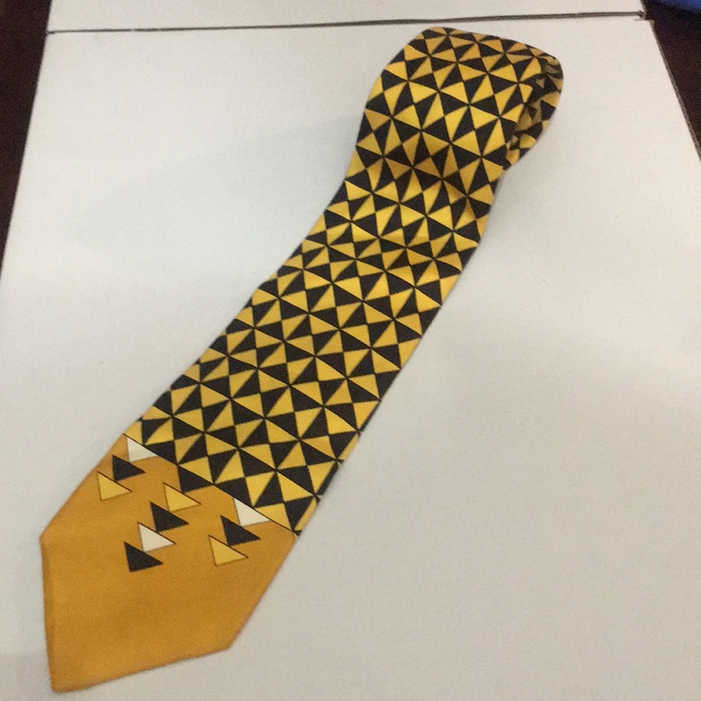 Gianni Versace tie made in Spain 💯 silk WOW!!